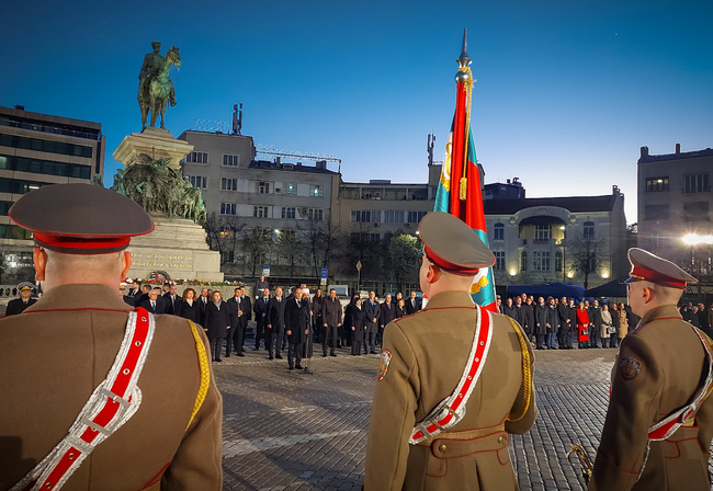 Държавният глава: 3 март е олицетворение на съкровения идеал на поколения българи за свободна, обединена и независима България