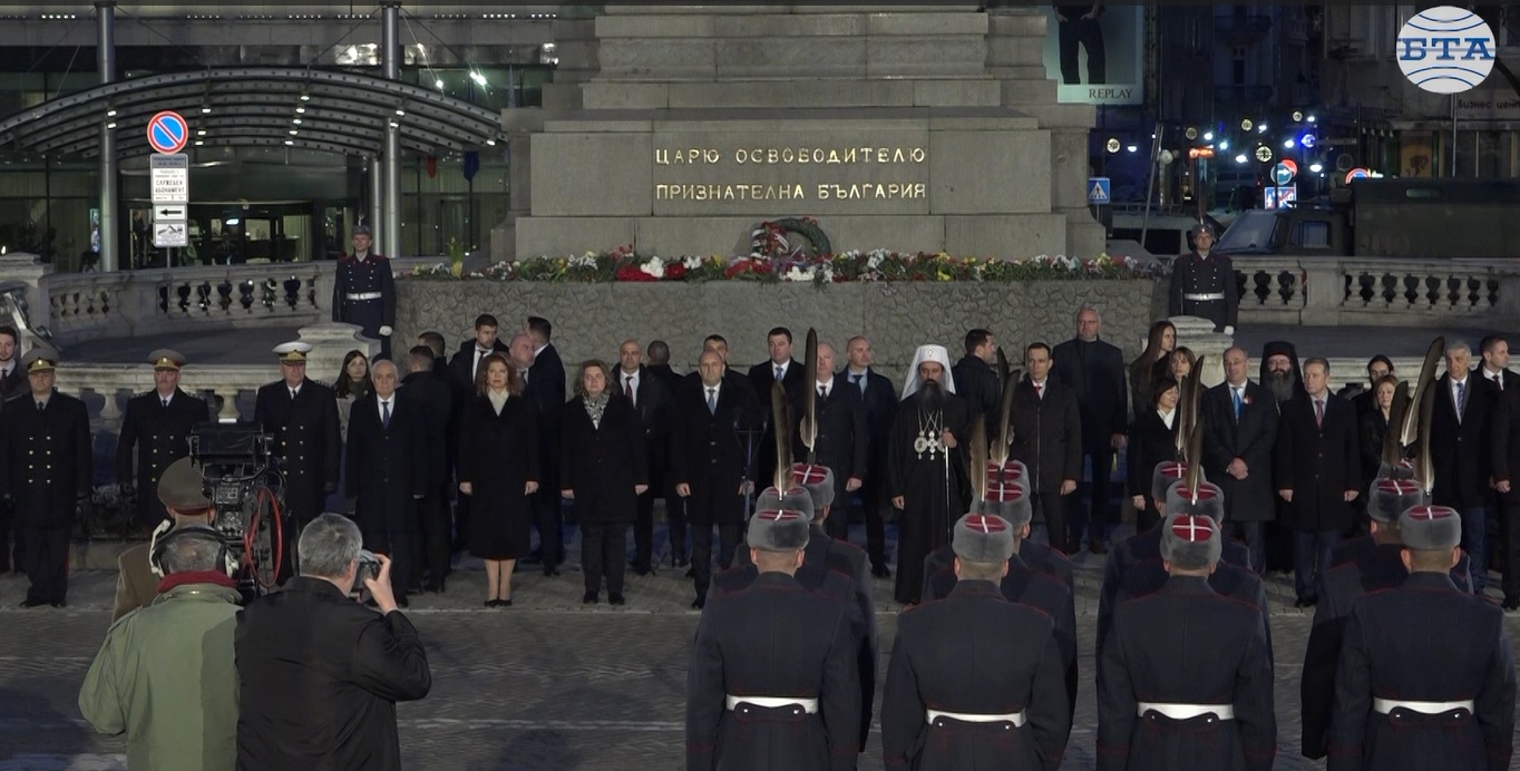 С тържествена заря-проверка в столицата беше отбелязана 147-мата годишнина от Освобождението на България
