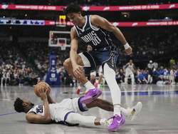 Kings Mavericks Basketball