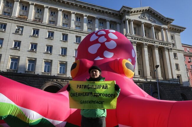Environmentalists Protest in Sofia, Urge Government to Ratify UN Global Ocean Treaty