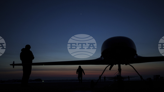 Украйна залага на дронове прехващачи като евтин въздушен щит; необичайна атака с дронове в руски черноморски курорт причини огромен пожар