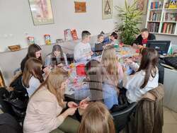 Деца от Българо-сръбския център във Враня отбелязаха Баба Марта