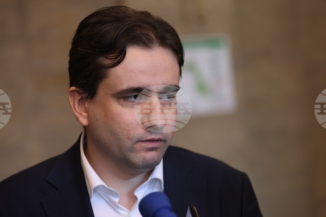 Борисов никога не е бил на масата на преговорите, за да казва, че ще се връща на тях, каза Божидар Божанов от ДБ