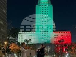 Българите в Лос Анджелис отбелязаха Трети март пред осветената в цветовете на националния  флаг сграда на общината 