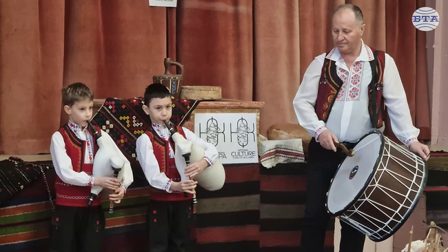 В Народно читалище „Напредък 1901“ в Разград се обучават 16 деца да свирят на гайда и тъпан