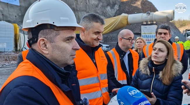 Подготвени са базите и хангарите за идването на третия медицински хеликоптер, каза министърът на транспорта Гроздан Караджов