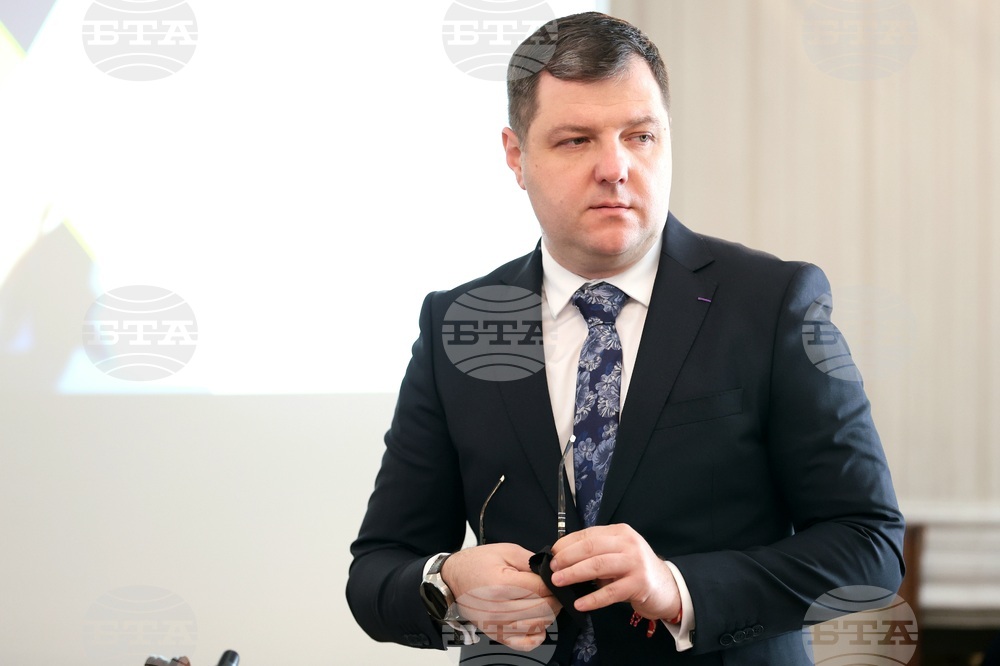 Народно събрание - кандидат от ПП-ДБ за председател и за член на КЗК - представяне