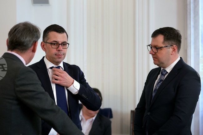 Народно събрание - представяне на кандидатите от ПП-ДБ за председател и за член на КЗК