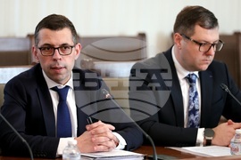 Народно събрание - представяне на кандидатите от ПП-ДБ за председател и за член на КЗК
