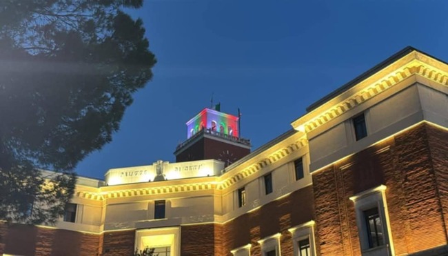 Кулата на общината в Пескара, Италия, светна в цветовете на българския флаг по повод Трети март 