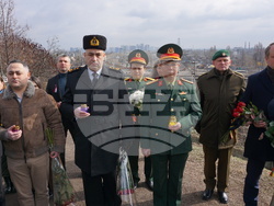 По време на тържественото събитие пред паметника на украинските войници и българските опълченци, организирано от Посолството ни в Киев. Снимки: Евген Смушков