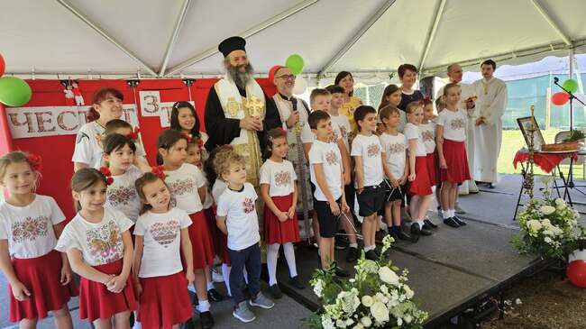 Празнична програма посвети училище „Българче“ в Орландо на Трети март и Баба Марта 