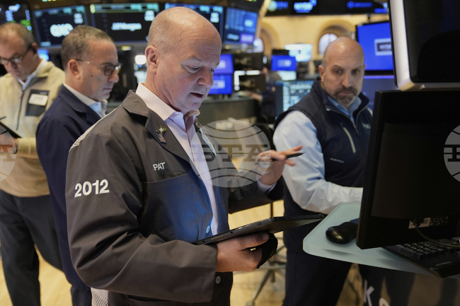 Уолстрийт откри с повишение на фона на значителен спад на новите работни места, създадени от бизнеса в САЩ