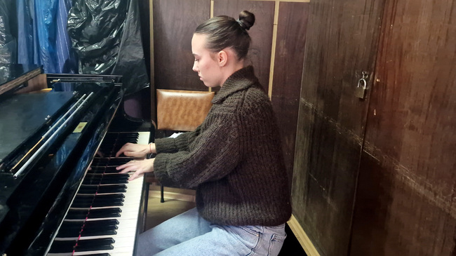 Млади пианисти от Разград усъвършенстваха клавирните си умения в майсторски клас при Фидоси Керчев 