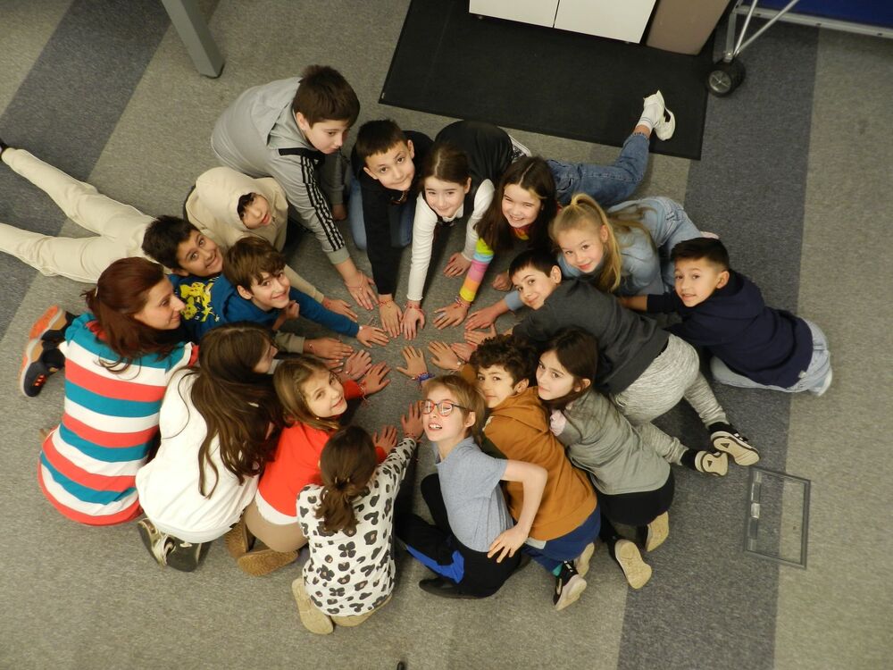 Първо българско училище „Лейди Станчова-Мюър“ в Единбург отбеляза Баба Марта с творчески инициативи