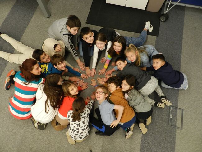 Първо българско училище „Лейди Станчова-Мюър“ в Единбург отбеляза Баба Марта с творчески инициативи