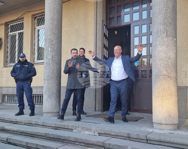 Съдът в Хасково промени мярката на кмета на Минерални бани Мюмюн Искендер от домашен арест в парична гаранция в размер на 100 000 лева