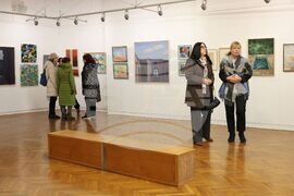 Бургас - "Дамски гамбит" - изложба живопис