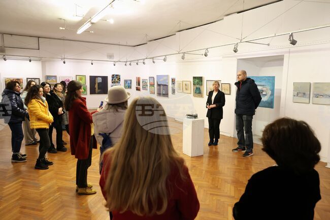 Бургас - "Дамски гамбит" - изложба живопис