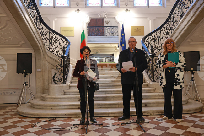 Успехът на международно фотобиенале „Фодар“ дава успех на всички автори, участващи в него, каза Антоан Божинов