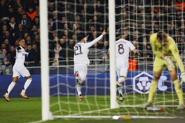 Астън Вила спечели гостуването си на Брюж в осминафиналите на Шампионската лига