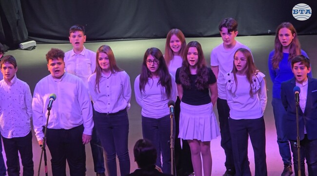 Концерт - спектакъл "История и бъдеще" представиха учениците от Средно училище "Св. Климент Охридски" в Благоевград