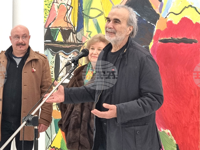 Изложба с живописни творби на Вихрони Попнеделев е подредена в плевенската галерия „Илия Бешков“