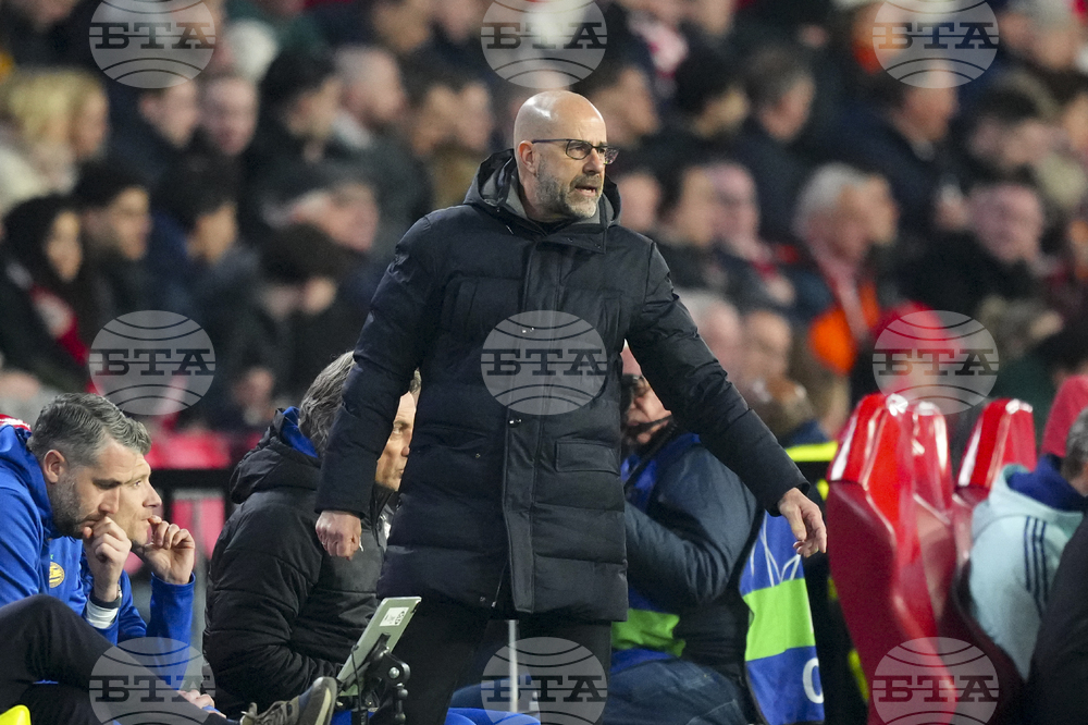 Треньорът на ПСВ Петер Бос посочи два повратни момента при поражението от Арсенал