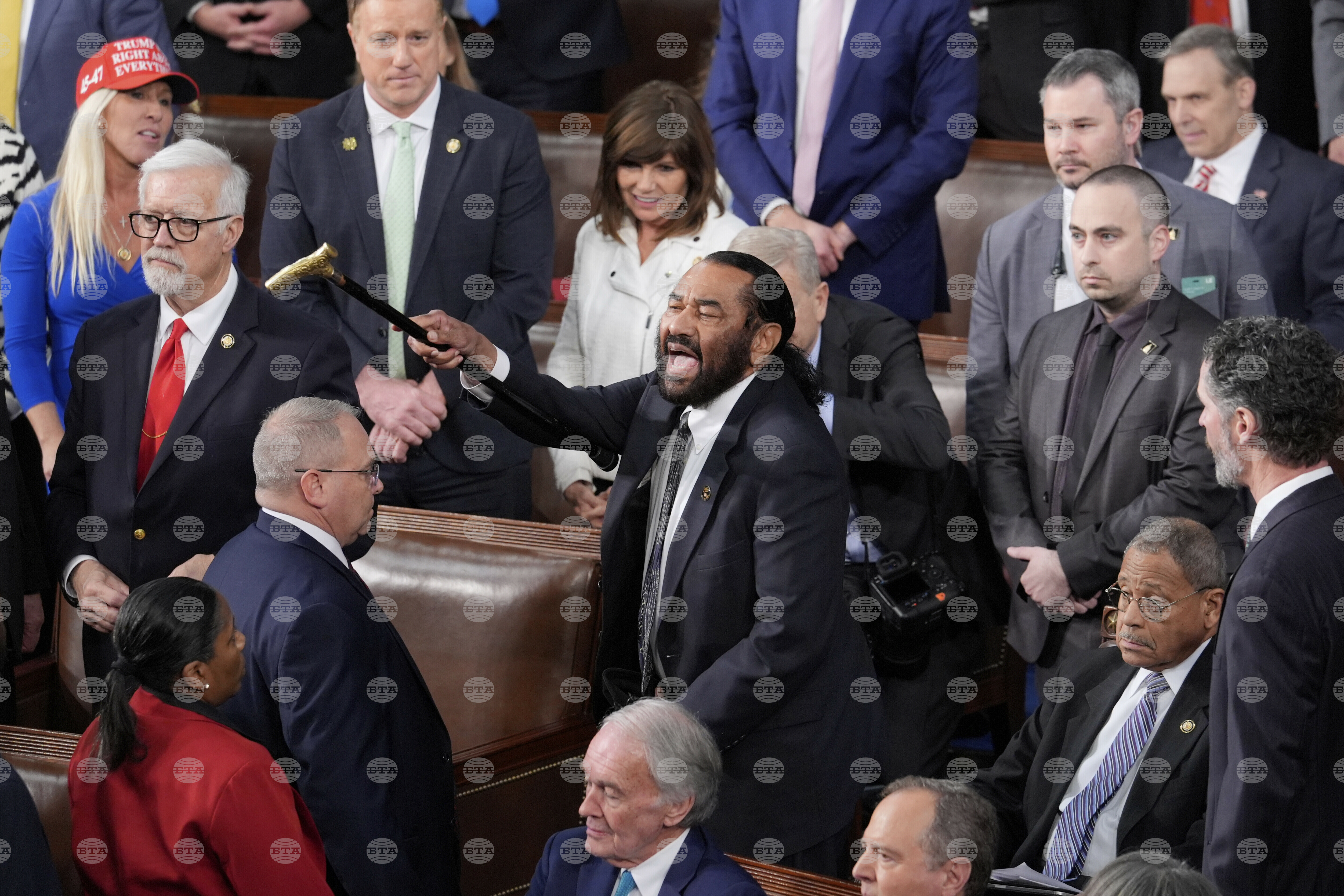Un congresman din Partidul Democrat a fost expulzat din sala plenară pentru comportament indecent în timpul discursului lui Trump  