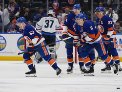 Jets Islanders Hockey