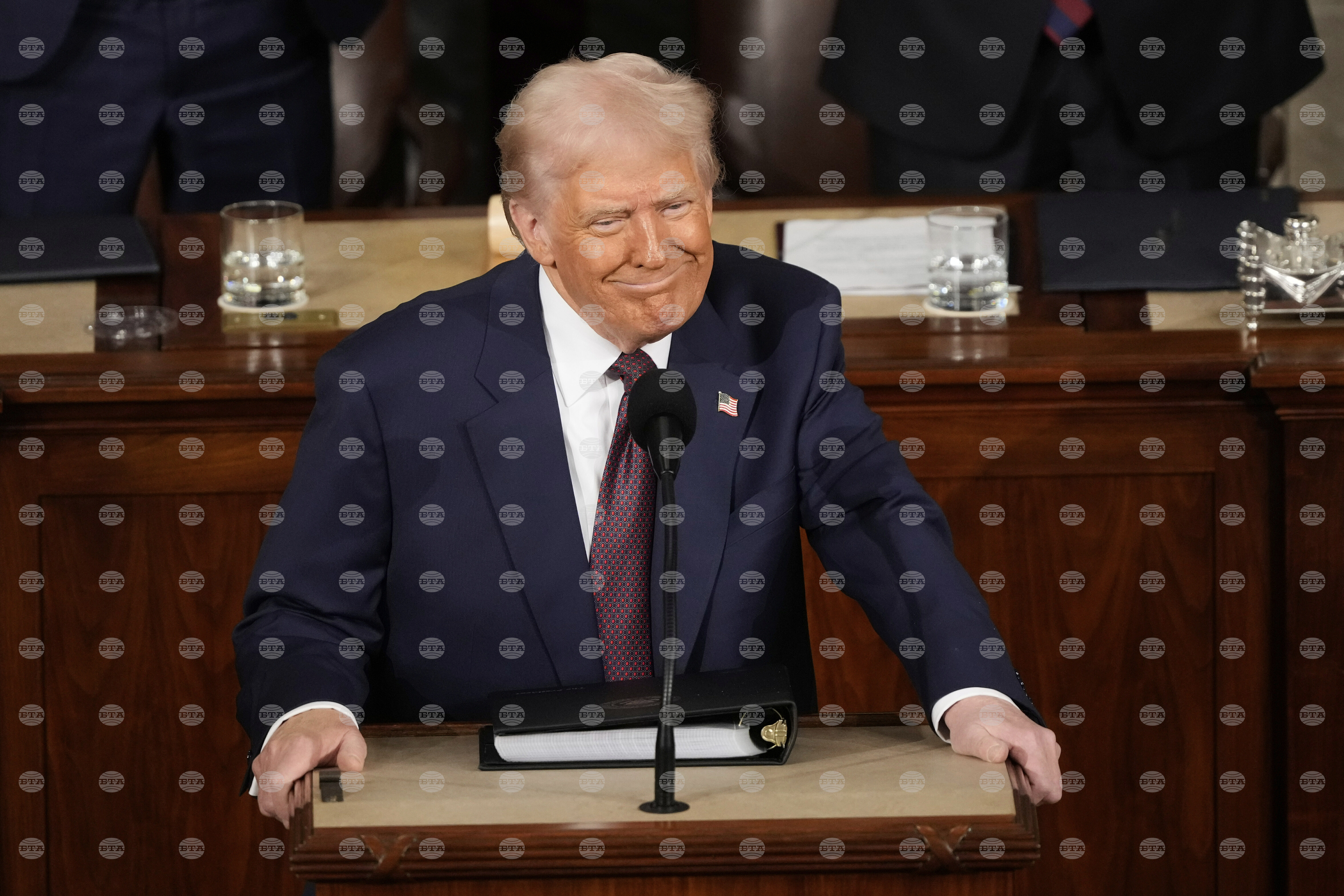 Trump afirmă din nou că nu va apăra statele membre NATO care nu cheltuiesc suficient pentru apărare  