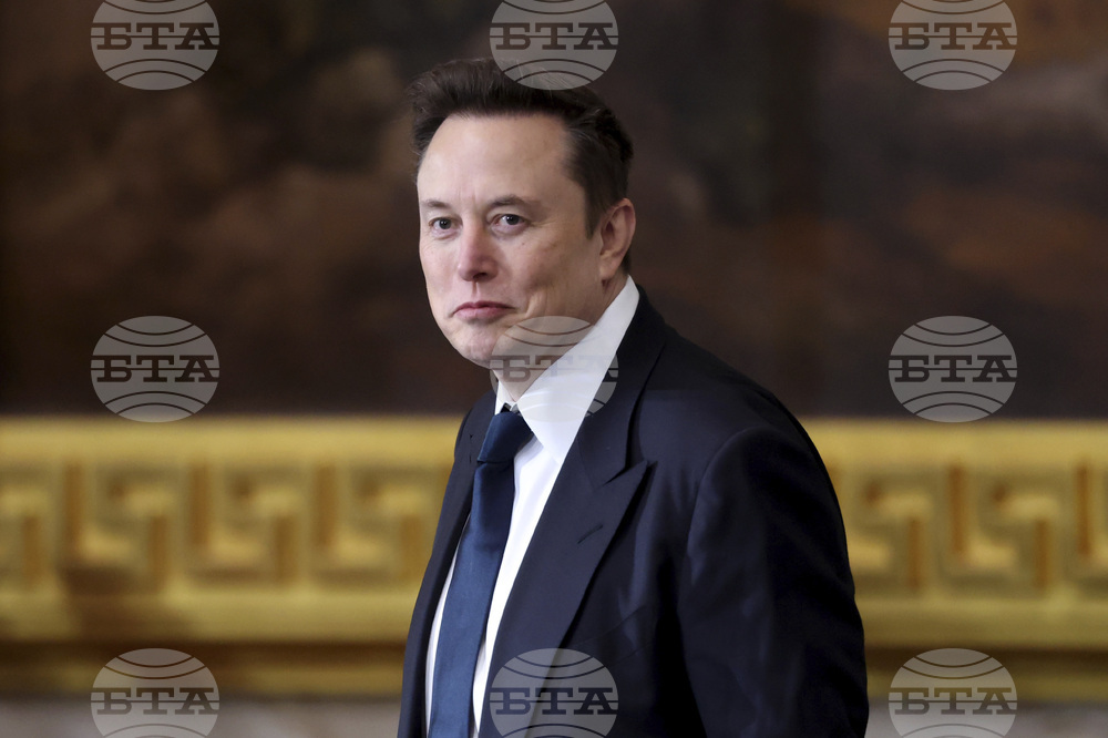 Илон Мъск се е опитал да привлече Марк Зукърбърг в офертата си за придобиване на "ОупънЕйАй"