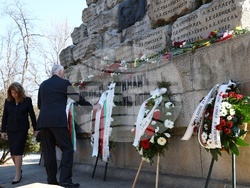 Докторски паметник - БЧК - преклонение