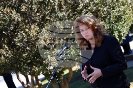 Докторски паметник - БЧК - преклонение - Илияна Йотова