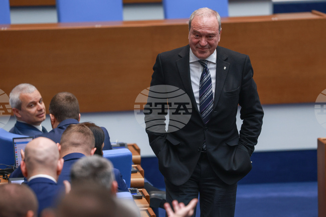 „Възраждане“ поиска трима световноизвестни икономисти да направят анализ на рисковете и ползите от еврото