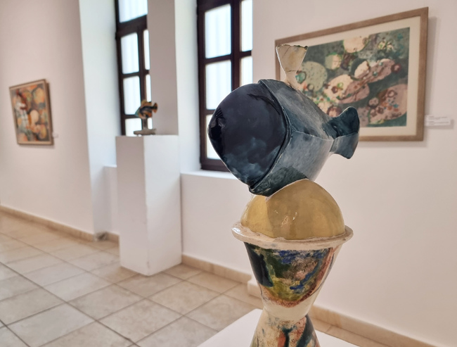 Изследване на абстрактното и светлината представя Мира Коста в първата си самостоятелна изложба в родната Варна