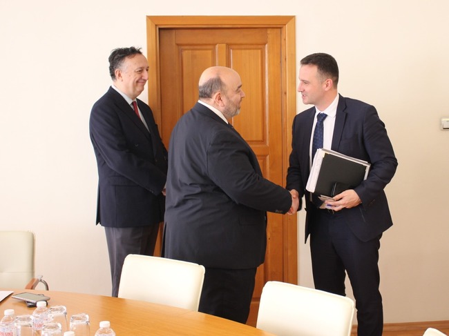 Министърът на енергетиката Жечо Станков и гръцкият посланик Алексиос Либеропулос обсъдиха енергийната свързаност