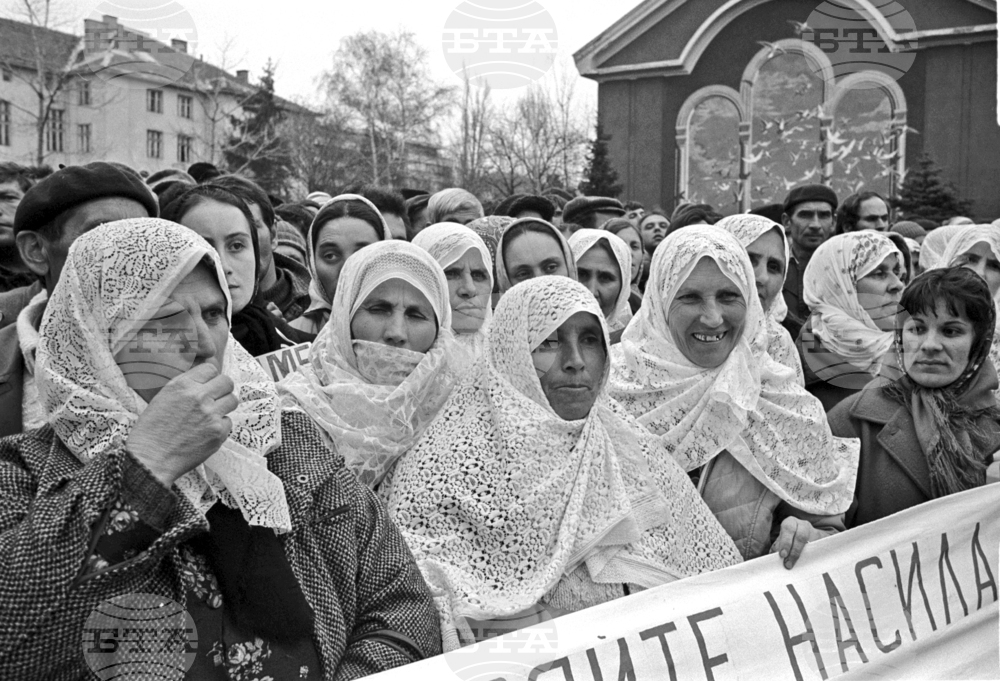 March 5, 1990: Thousands of Ethnic Turks Rally as Parliament Debates Muslim Name Change Reversal