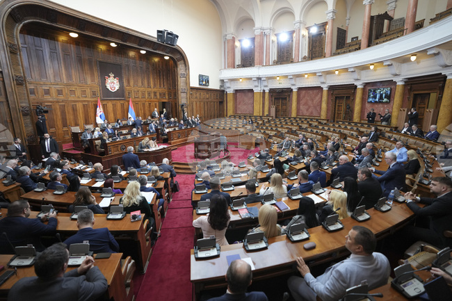 Сръбският парламент намали студентските такси, увеличи с 20 на сто бюджета за висше образование и въведе преференциално жилищно кредитиране за млади хора 