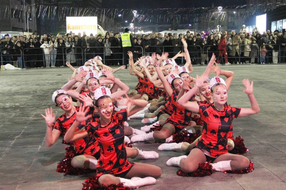 Мажоретките на Спортен клуб „Ритмик“ представиха Шумен на карнавал в Струмица