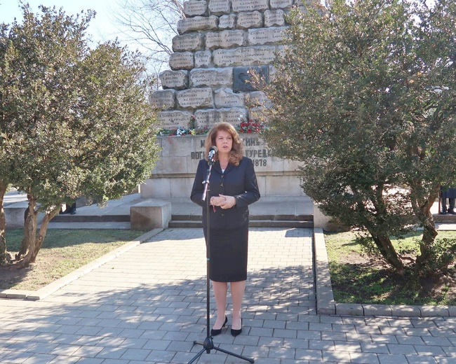 Вицепрезидентът участва в поклонението пред медиците, загинали в Руско-турската освободителна война