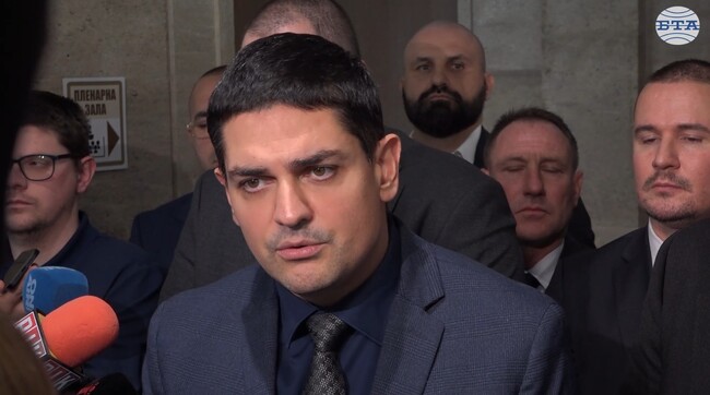 От МЕЧ започват да сондират мнения за оставката на Наталия Киселова, каза Радостин Василев