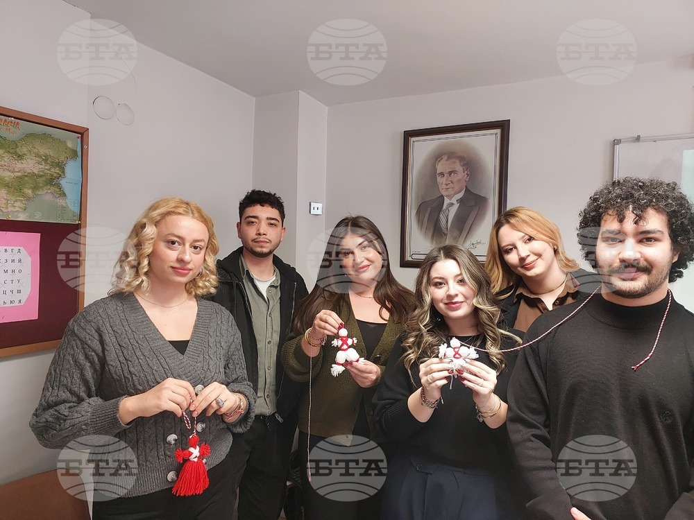 Студенти, изучаващи български език в Анкара, участваха в работилница за мартеници