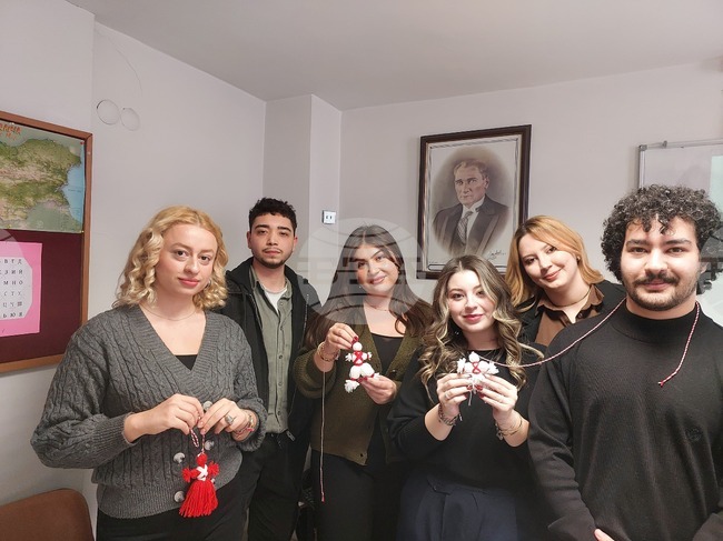 Студенти, изучаващи български език в Анкара, участваха в работилница за мартеници