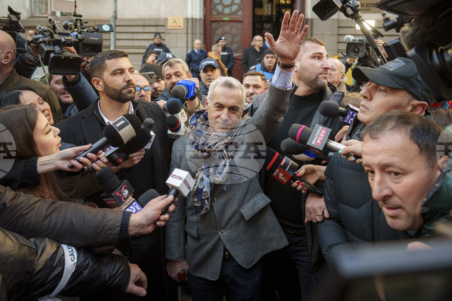 Бившият кандидат за президент на Румъния Калин Джорджеску остава под съдебен контрол