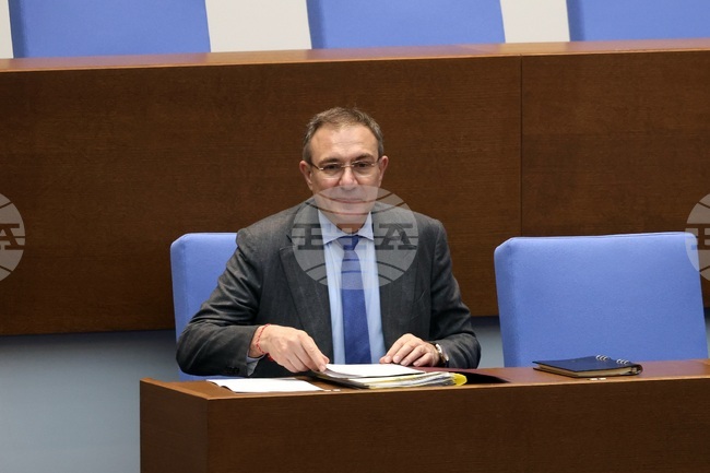 Би било неразумно, ако някой си помисли, че Наталия Киселова трябва по някакъв начин да бъде коментирана и да не е председател на парламента, каза Борислав Гуцанов