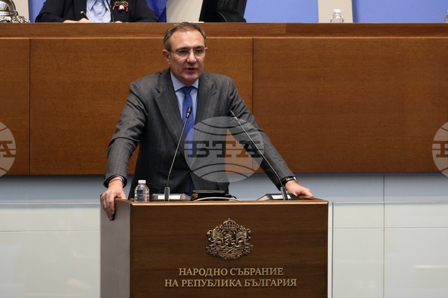 Депутатите обсъждат на първо четене бюджета на държавното обществено осигуряване за 2025 г., министър Гуцанов апелира за запазване на финансовата стабилност