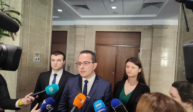 Отстраниха депутатка на “Възраждане”, нарекла Борисов мутра 