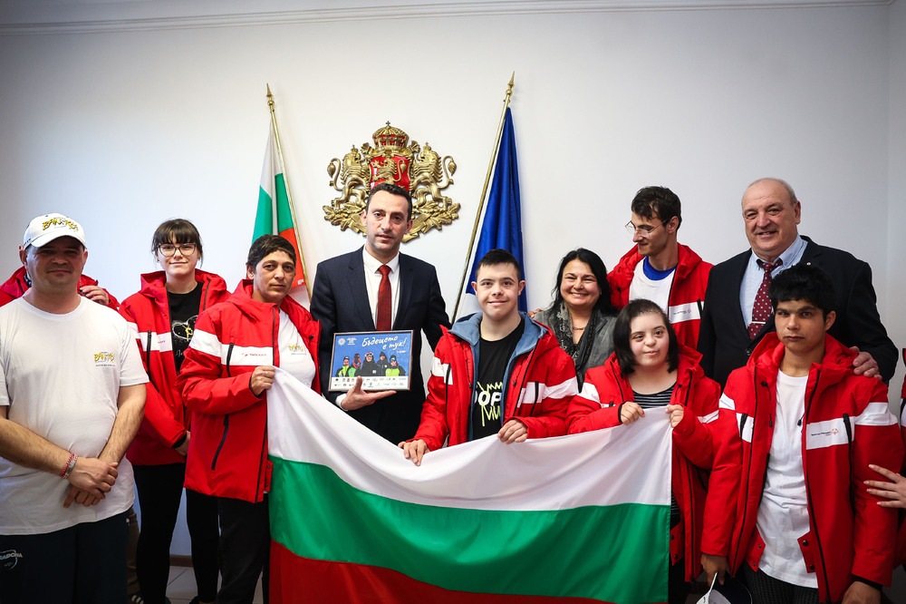 Министърът на спорта Иван Пешев изпрати 10 български атлети на Световните зимни игри на Спешъл Олимпикс в Торино