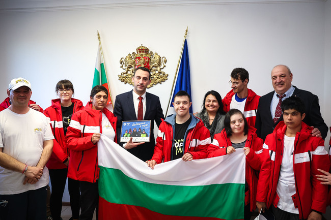 Министърът на спорта Иван Пешев изпрати 10 български атлети на Световните зимни игри на Спешъл Олимпикс в Торино